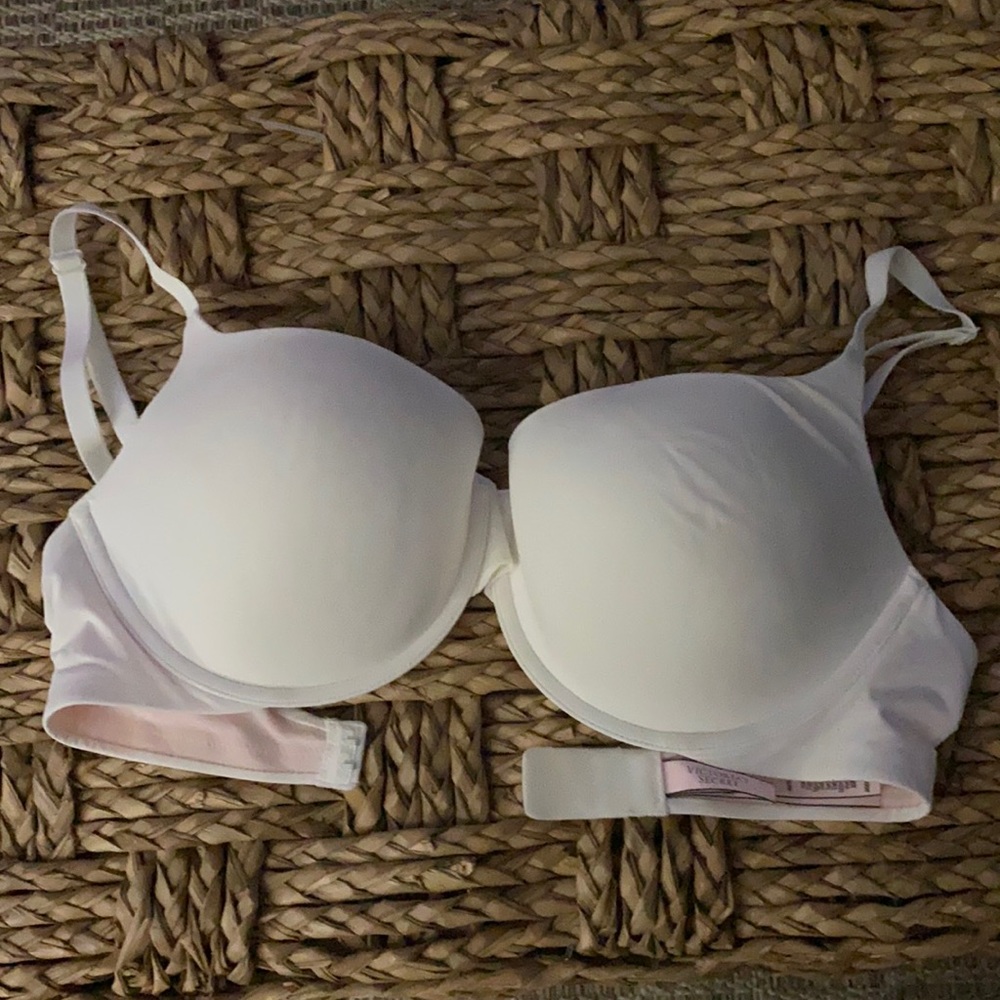 Victoria’s Secret brawl size 36DD